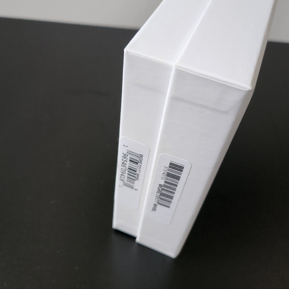 Dooney L White Wallet Box - Picture 3 of 10